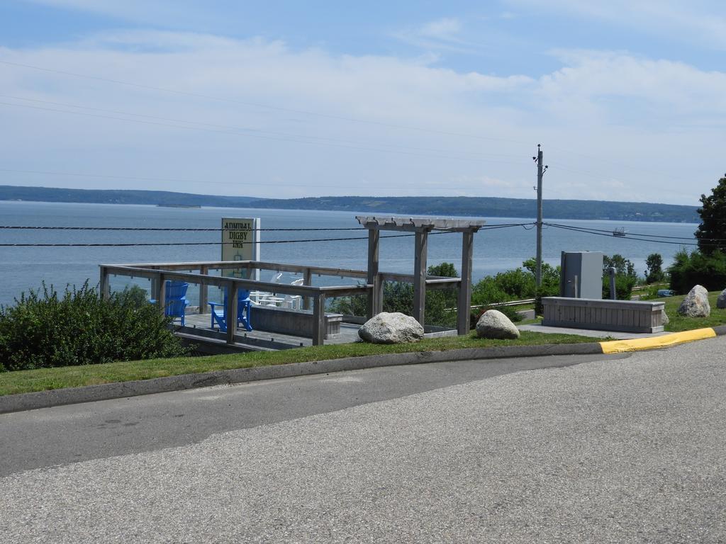 Admiral Digby Inn Restaurant And Cottages Exterior photo