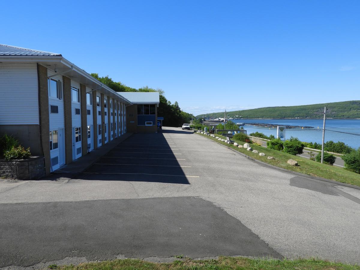 Admiral Digby Inn Restaurant And Cottages Exterior photo