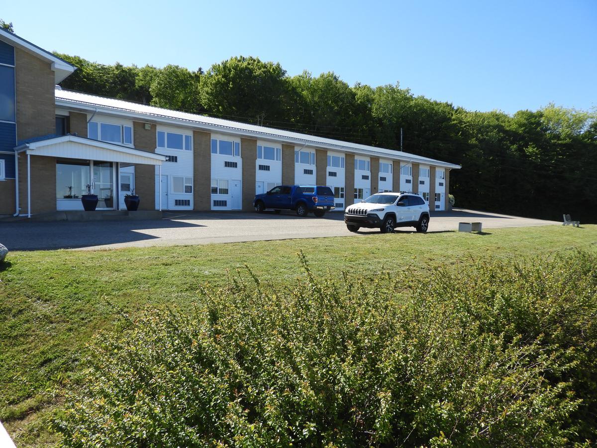 Admiral Digby Inn Restaurant And Cottages Exterior photo