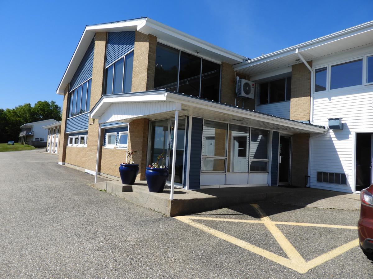 Admiral Digby Inn Restaurant And Cottages Exterior photo